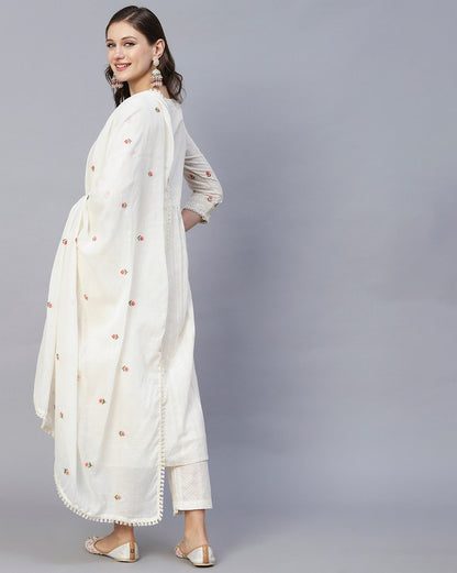 Women heavy Embroidered Viscose Rayon Blend kurta set in White Color